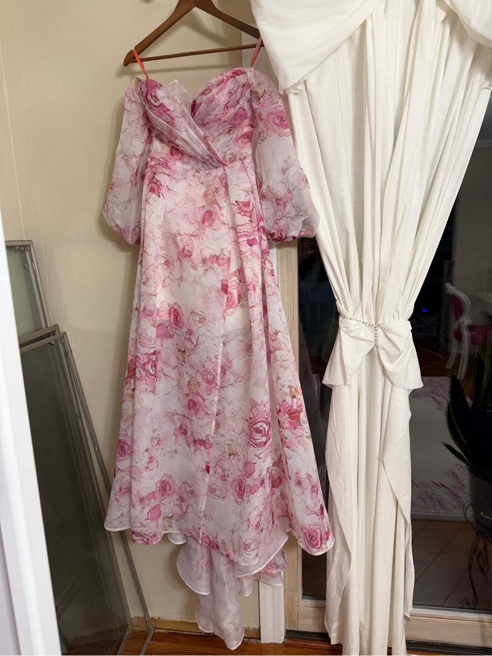 Like New with Tags Milla Pink Peony Elegant Floral Puff-Sleeve Maxi Dress, size